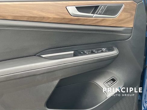 Used 2026 Volkswagen Atlas SE w/ Panoramic Sunroof Package FWD image 12