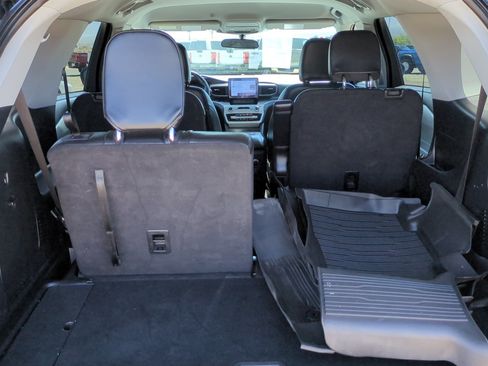 Used 2023 Ford Explorer XLT w/ Equipment Group 202A RWD image 27
