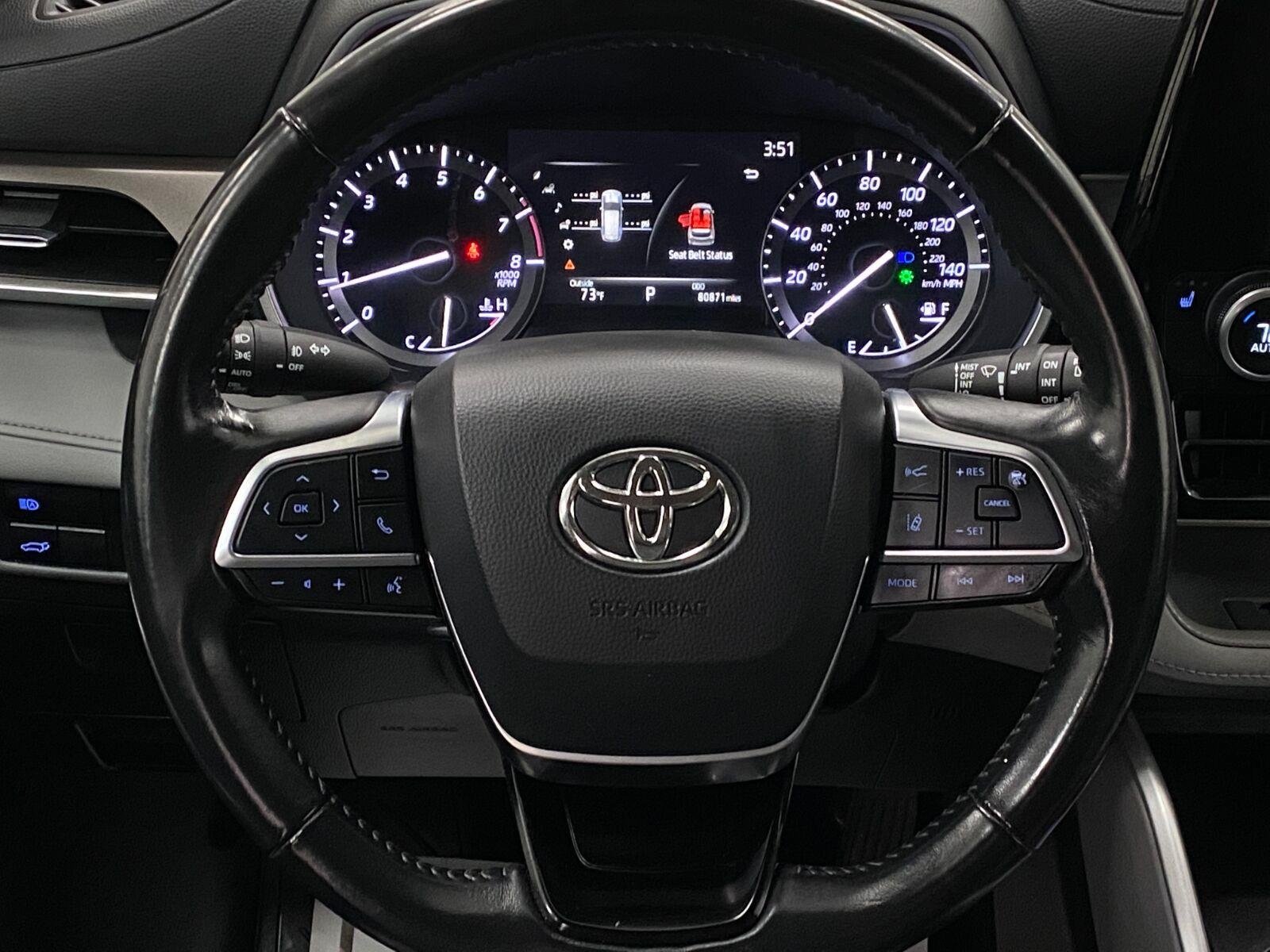 Used 2021 Toyota Highlander XLE AWD/4WD image 15