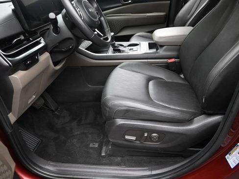 Used 2026 Kia Carnival FWD image 21