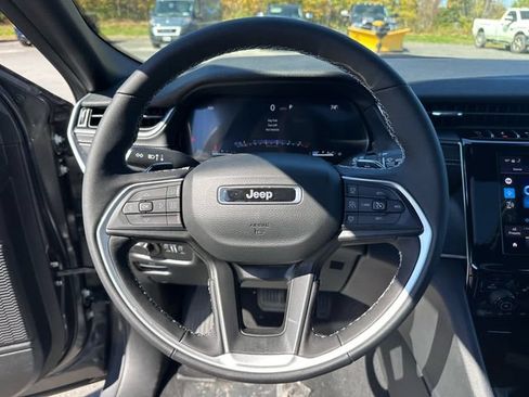 New 2025 Jeep Grand Cherokee Laredo X w/ Luxury Tech Group I AWD/4WD image 12