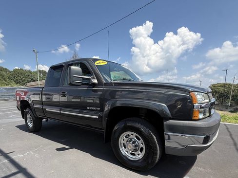 Used 2004 Chevrolet Silverado 2500 LS RWD image 1