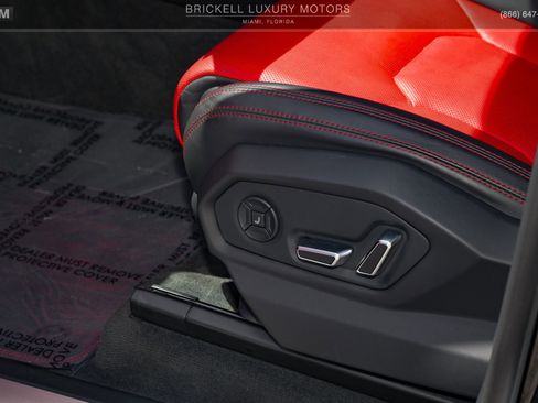 Used 2020 Lamborghini Urus image 64