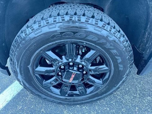 Used 2024 GMC Sierra 2500 AT4 w/ AT4 Preferred Package image 10
