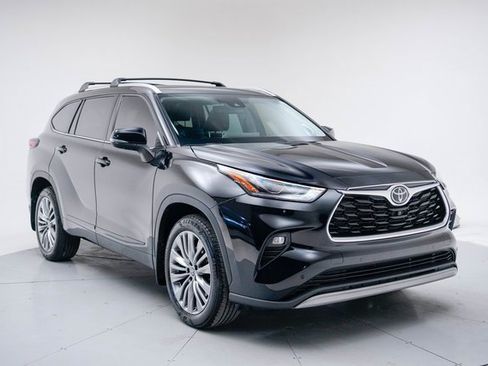 Used 2022 Toyota Highlander Platinum image 7