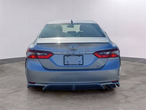 Used 2024 Toyota Camry SE image 4