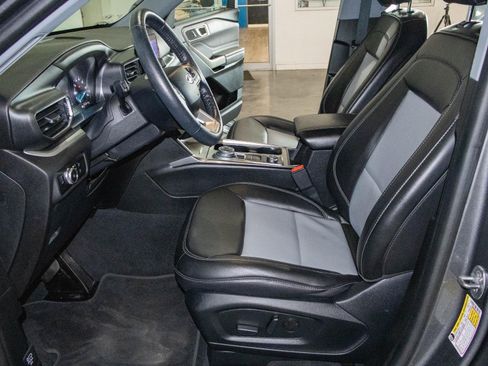 Used 2023 Ford Explorer XLT w/ Equipment Group 202A image 7