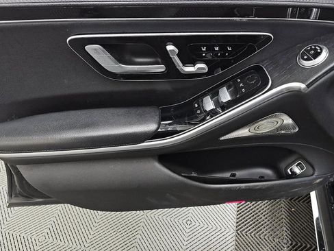 Used 2022 Mercedes-Benz S 500 4MATIC w/ AMG Line Package image 9