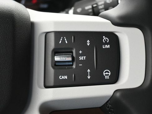 New 2026 Land Rover Defender 110 X-Dynamic SE AWD/4WD image 19