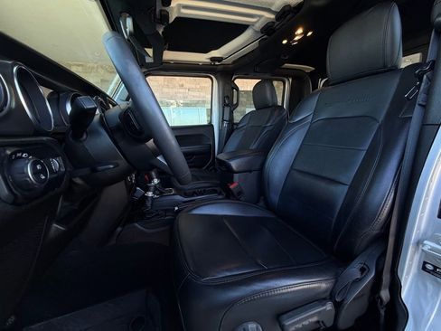 Used 2023 Jeep Gladiator Sport image 6