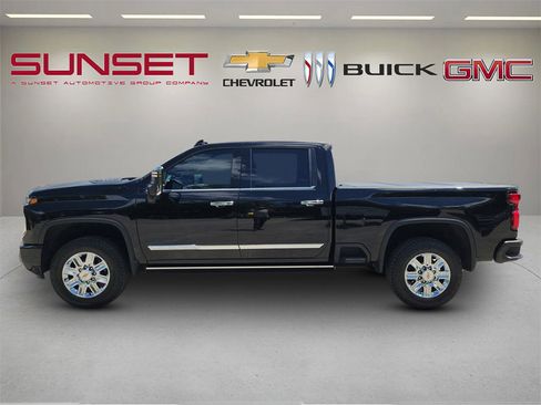 Certified 2024 Chevrolet Silverado 2500 High Country w/ High Country Premium Package AWD/4WD image 7