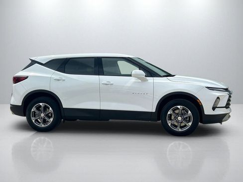 Used 2025 Chevrolet Blazer LT FWD image 4
