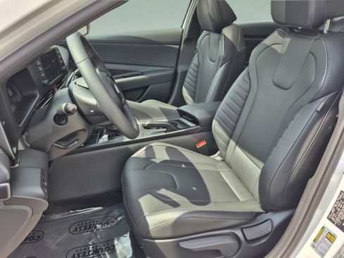 New 2026 Hyundai Elantra SEL Sport FWD image 18