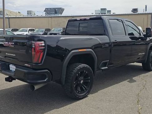 Used 2024 GMC Sierra 2500 AT4 w/ Technology Package AWD/4WD image 9