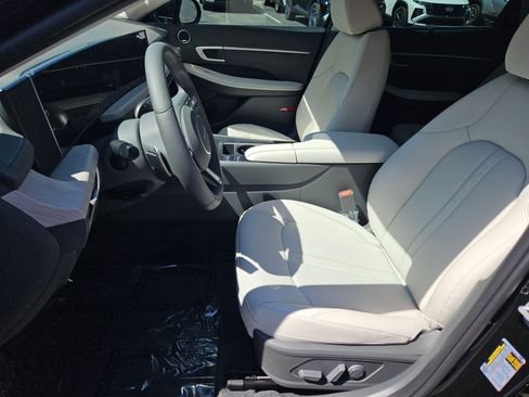 New 2025 Hyundai Sonata Limited image 16