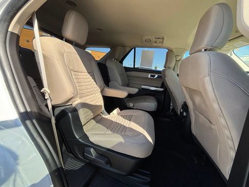 Used 2021 Ford Explorer XLT AWD/4WD image 26