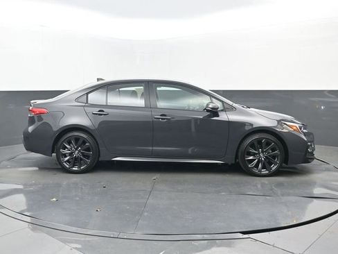 Used 2025 Toyota Corolla SE image 2