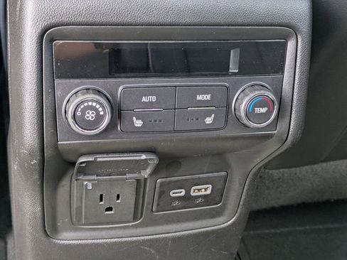 Used 2023 GMC Acadia Denali w/ Denali Ultimate Package FWD image 17