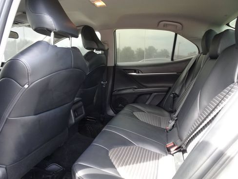 Used 2019 Toyota Camry SE FWD image 13