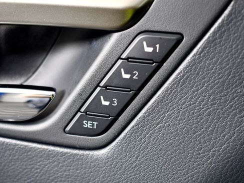 Used 2022 Lexus RX 450h AWD image 18