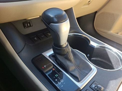 Used 2014 Toyota Highlander XLE AWD/4WD image 16