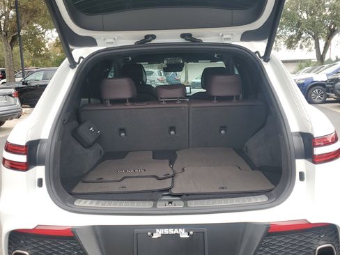 Used 2023 Genesis GV70 2.5T w/ Advanced Package image 9