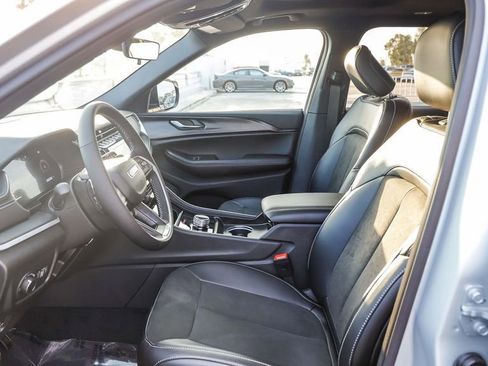 New 2025 Jeep Grand Cherokee L Altitude image 19