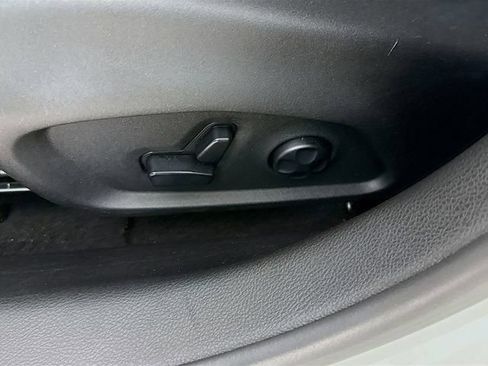Used 2020 Jeep Compass Latitude w/ Popular Equipment Group FWD image 16