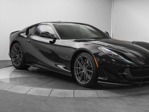 Used 2018 Ferrari 812 Superfast RWD image 1