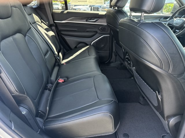 New 2026 Jeep Grand Cherokee Limited AWD/4WD image 17