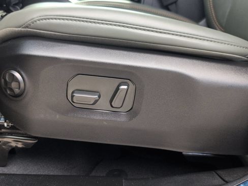 Used 2025 Jeep Gladiator Mojave AWD/4WD image 5