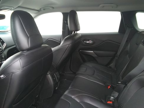 Used 2019 Jeep Cherokee Limited AWD/4WD image 9