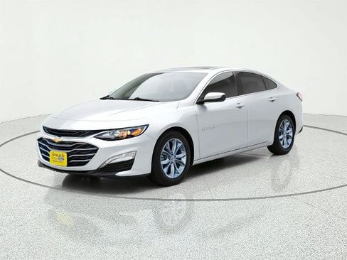 Used 2022 Chevrolet Malibu LT FWD image 3