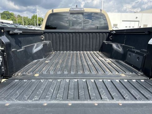Used 2019 Toyota Tacoma SR5 RWD image 9