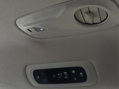 Used 2023 Chrysler Voyager LX FWD image 11