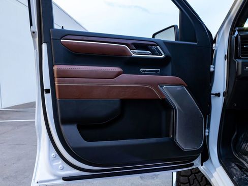 Used 2025 GMC Sierra 1500 Denali Ultimate image 35