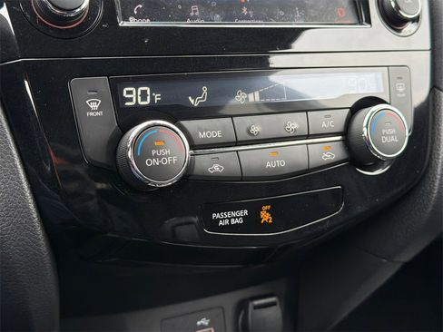 Used 2019 Nissan Rogue SV image 29