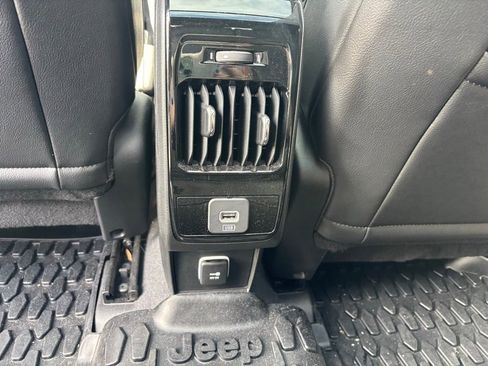 Used 2023 Jeep Compass High Altitude AWD/4WD image 10