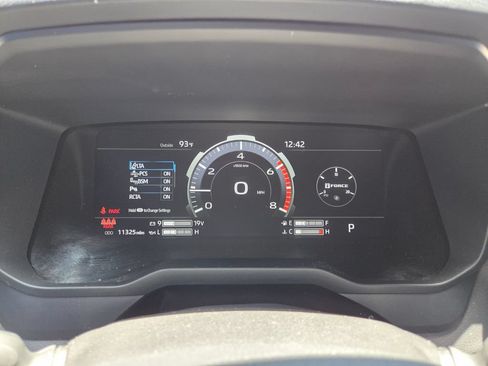 Used 2025 Toyota Tundra Limited AWD/4WD image 29