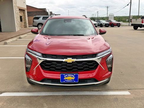 New 2026 Chevrolet Trax LT w/ Driver Confidence Package FWD image 8
