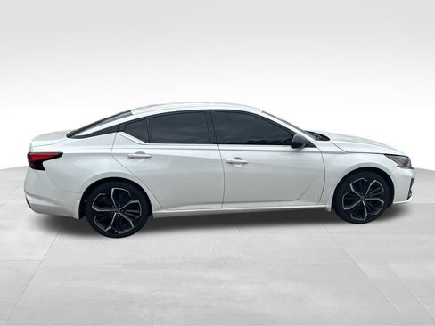 Used 2024 Nissan Altima 2.5 SR FWD image 7