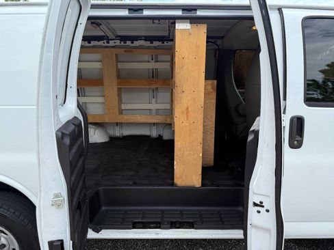 Used 2015 Chevrolet Express 2500 image 19