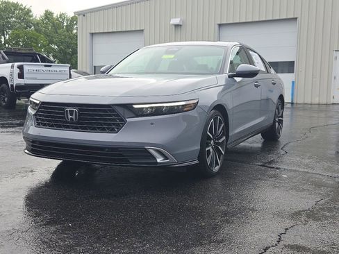 Used 2025 Honda Accord Touring image 3