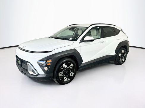 Used 2025 Hyundai Kona SEL FWD image 3