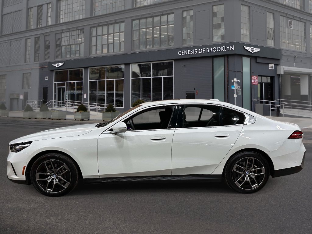 Used 2026 BMW 530i xDrive AWD/4WD image 2