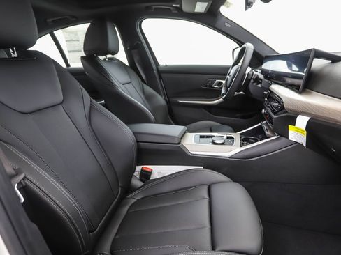 Used 2025 BMW 330i xDrive Sedan w/ Convenience Package image 30