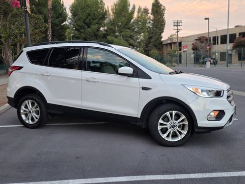 Used 2018 Ford Escape SE FWD image 29
