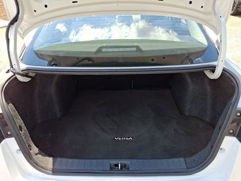 Used 2020 Nissan Versa SV FWD image 27