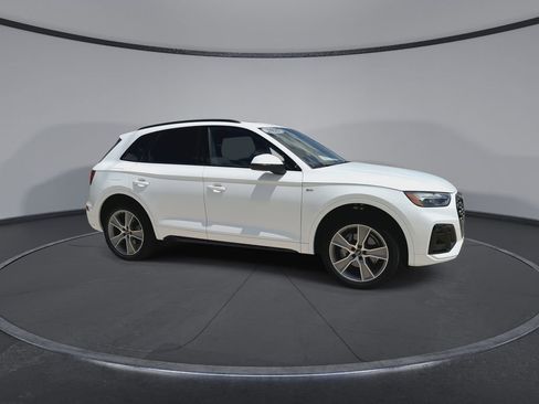 Used 2025 Audi Q5 2.0T Premium w/ Convenience Plus Package AWD/4WD image 2