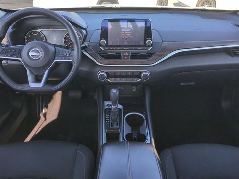 Used 2024 Nissan Altima 2.5 SV image 19